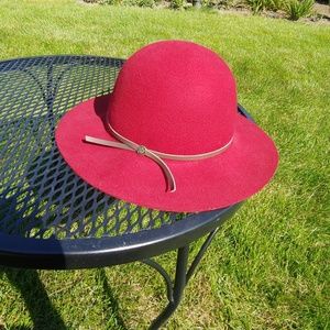 Goorin Bros M cranberry floppy brim hat